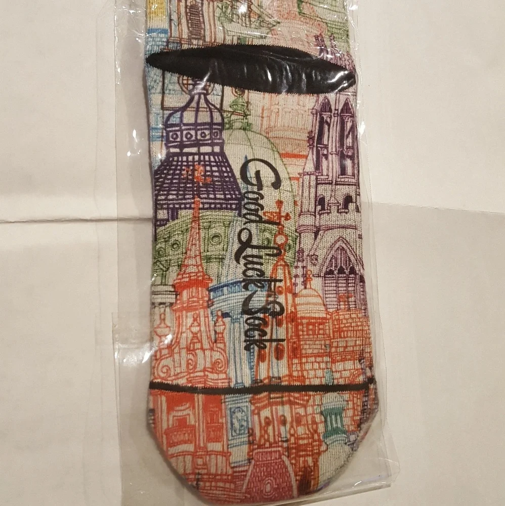 GOOD LUCK LONDON ENGLAND SOCKS FUN MODERN COOL ABSTRACT ART NWT